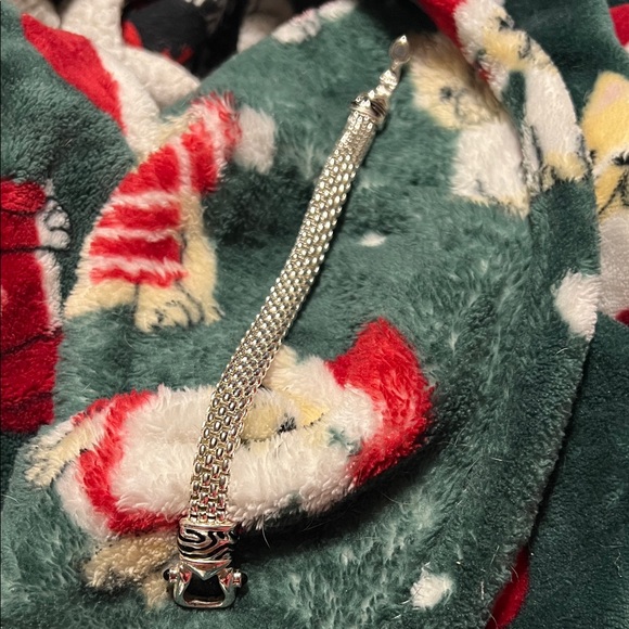 Elegant Silver Bracelet - Picture 6 of 7